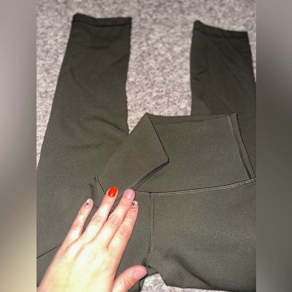 Women’s Lululemon Wunder Under Crop (High-Rise) *Full-On Luxtreme 21" Size 2 - Picture 3 of 15